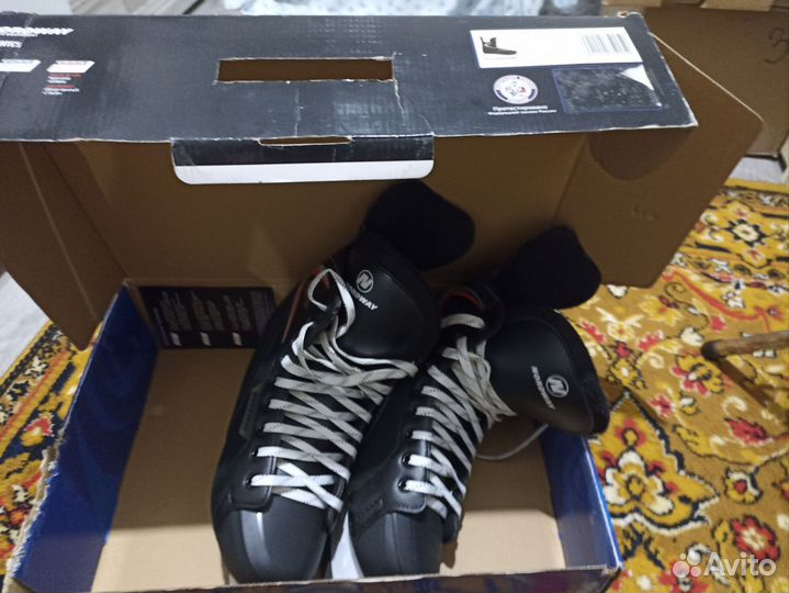 Коньки хоккейные 44 размер новые