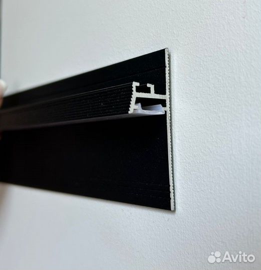 Плинтус алюминиевый теневой