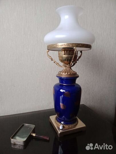 Настольная лампа