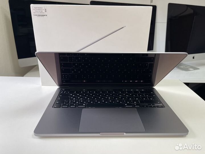 MacBook Pro 13 2020 i5 8/500 в коробке, АКБ 100%