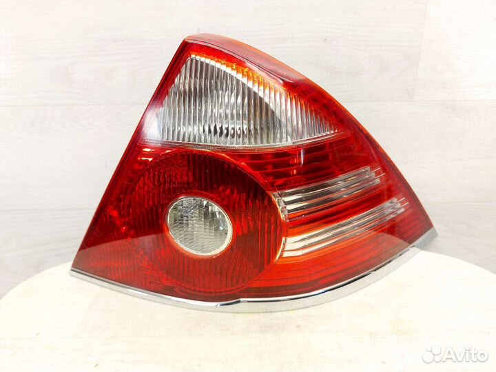 Фонарь задний правый Ford Mondeo 3. 2005-2007