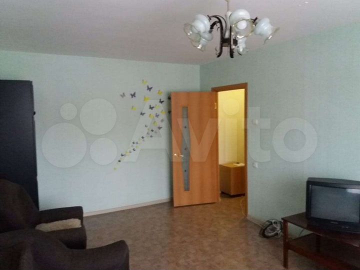 2-к. квартира, 57 м², 1/10 эт.