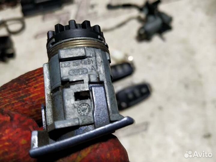 Замок зажигания Audi A4 B7 2.0 BWE 2007