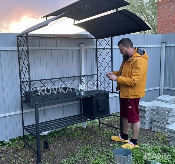 Мангал с крышей