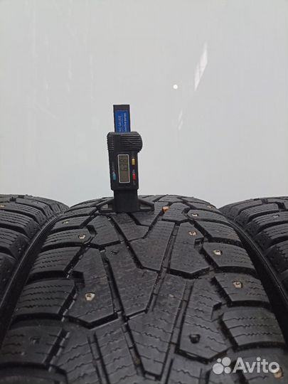 Pirelli Ice Zero 215/65 R16