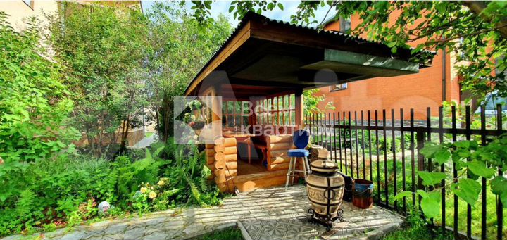 Коттедж 295 м² на участке 9 сот.