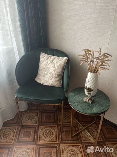 Кресло и столик