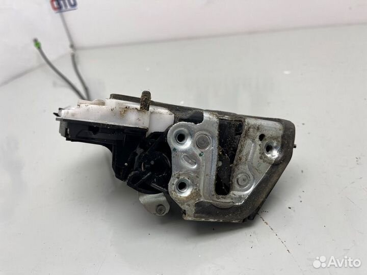 Замок двери задней правой Toyota Corolla E180 1ZR