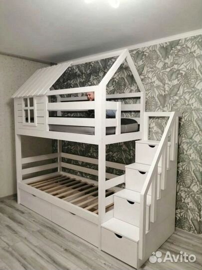 Детская двухъярусная кровать