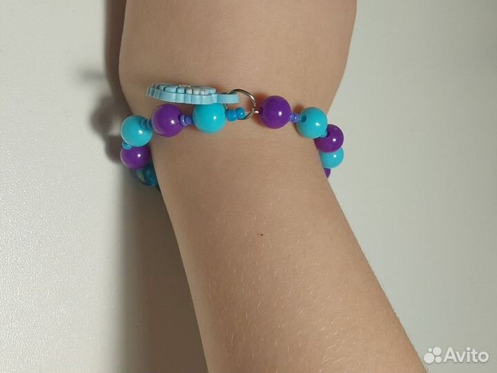 Браслет из бусин с цветком