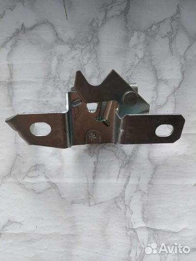 Замок капота на ваз