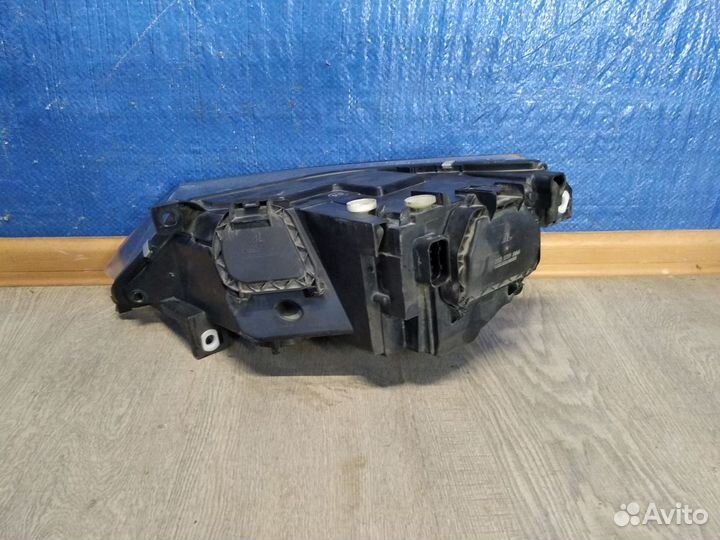 Фара правая E63