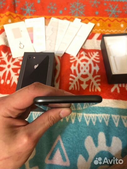 Телефон iPhone 8 64 gb