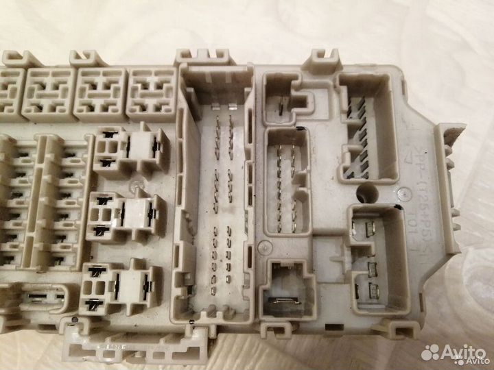 Блок предохранителей салона Mitsubishi Airtrek