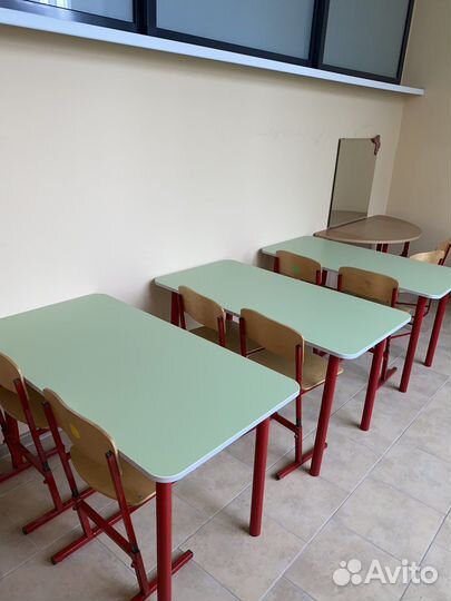 Школьная парта и стул