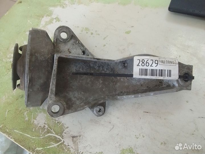 Кронштейн кпп Audi A6