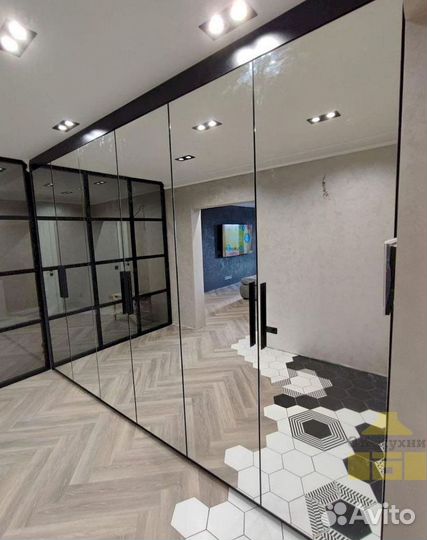 Шкаф купе с зеркалом