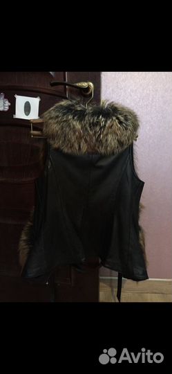 Женская Кожаная Жилетка с мехом