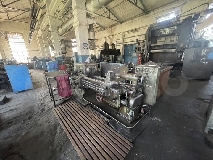 Цех со станками и кран-балкой, 447.9 м²