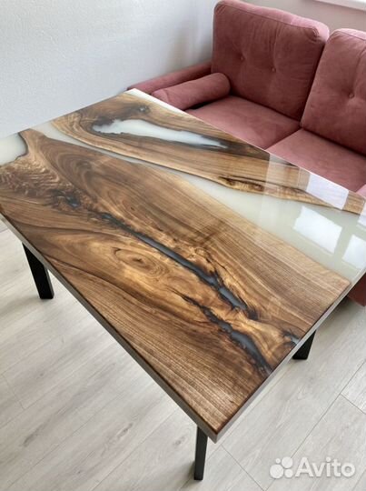 Стол обеденный