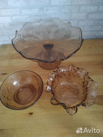 Ваза для фруктов на ножке