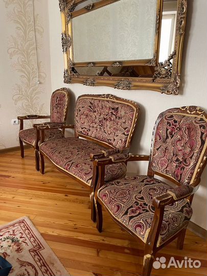 Антикварный гарнитур