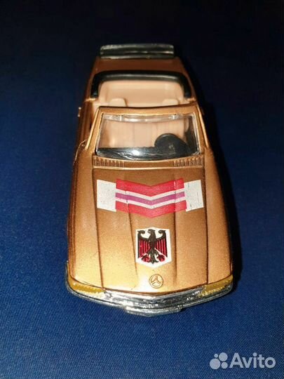 Модель автомобиля mercedes benz 1 43