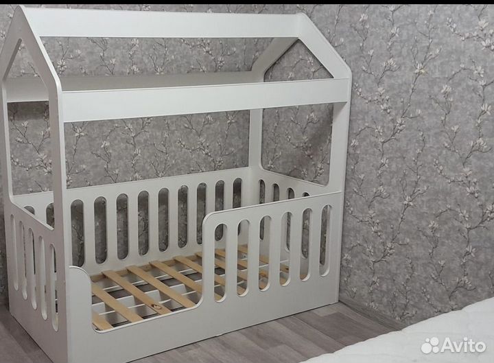 Детская кровать домик