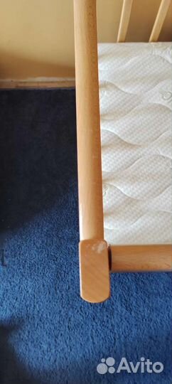 Детская кроватка с маятником