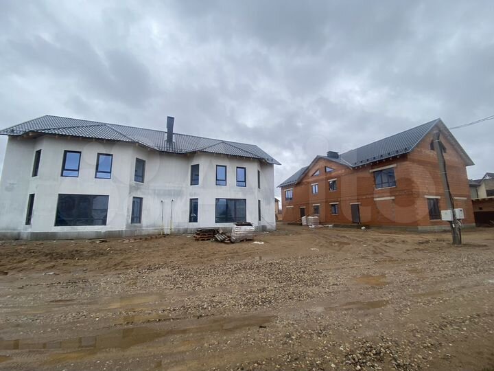Таунхаус 270 м² на участке 8 сот.