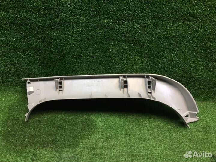 Обшивка двери багажника Toyota Land Cruiser Prado