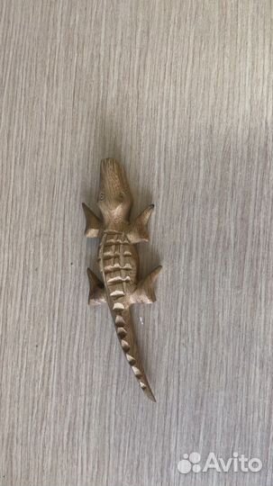 Крокодил из дерева