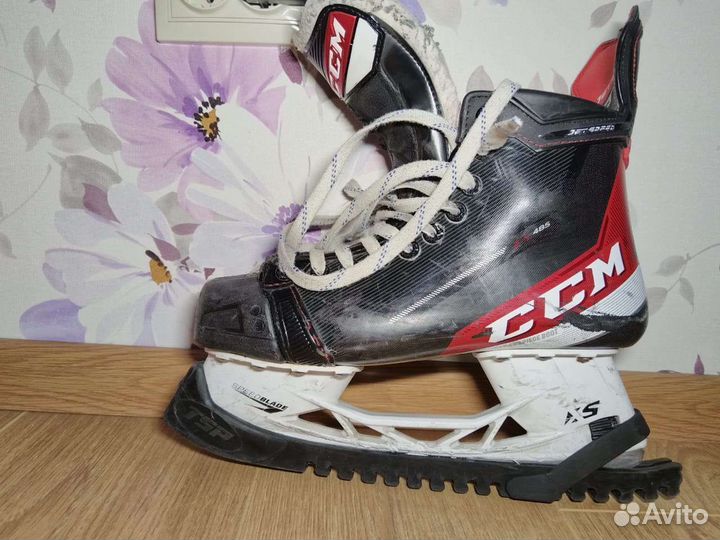 Хоккейные коньки Ccm FT485