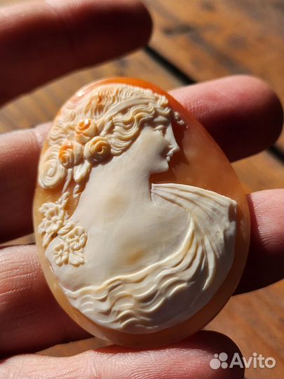 Камея на раковине Богиня Флора