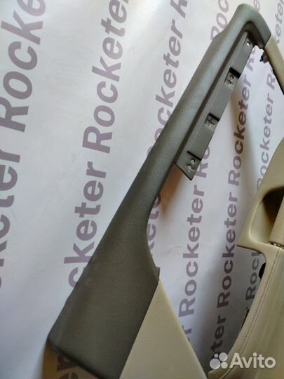 Обшивка двери задняя правая Nissan Fuga 2006