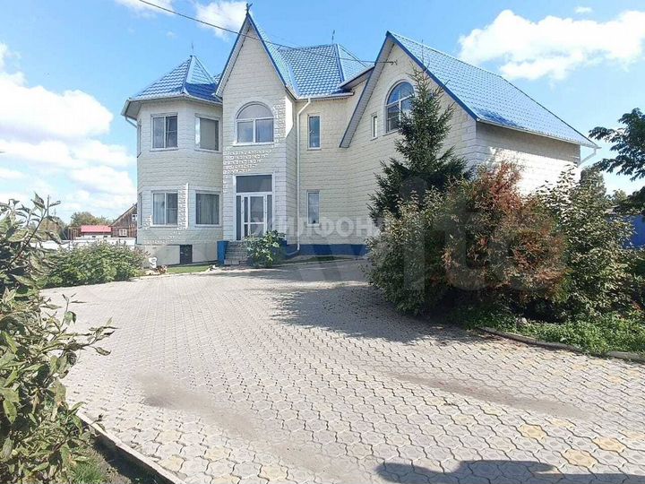 Коттедж 560 м² на участке 30 сот.