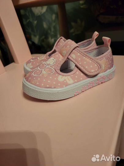 Сандалии для девочки 21 размер новые