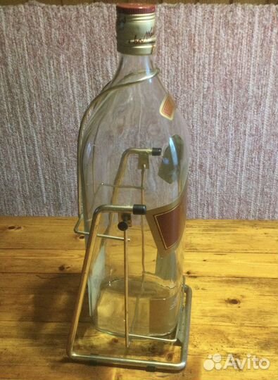 Бутылка на качелях