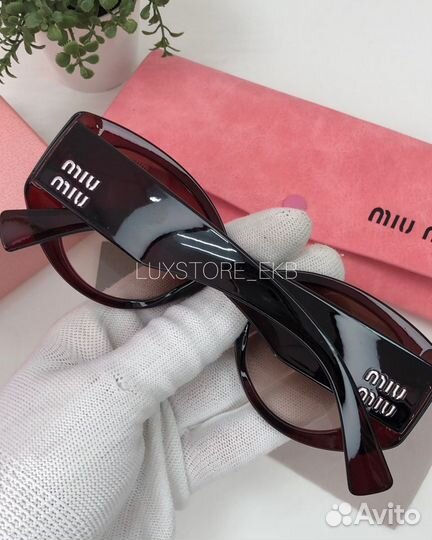 Солнцезащитные очки женские miu miu