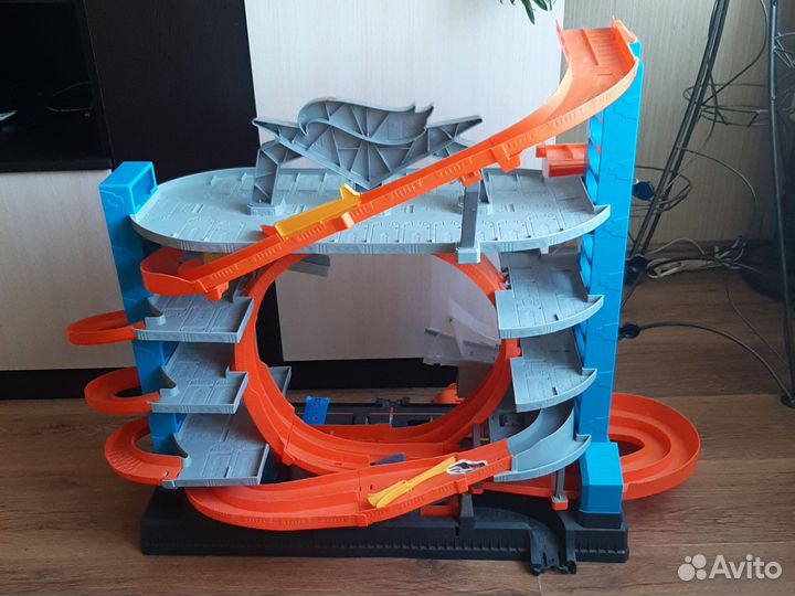 В доставке Трек хот вилс акула