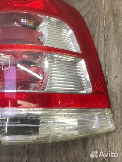 Фонарь задний правый Opel Zafira B минивэн 2010
