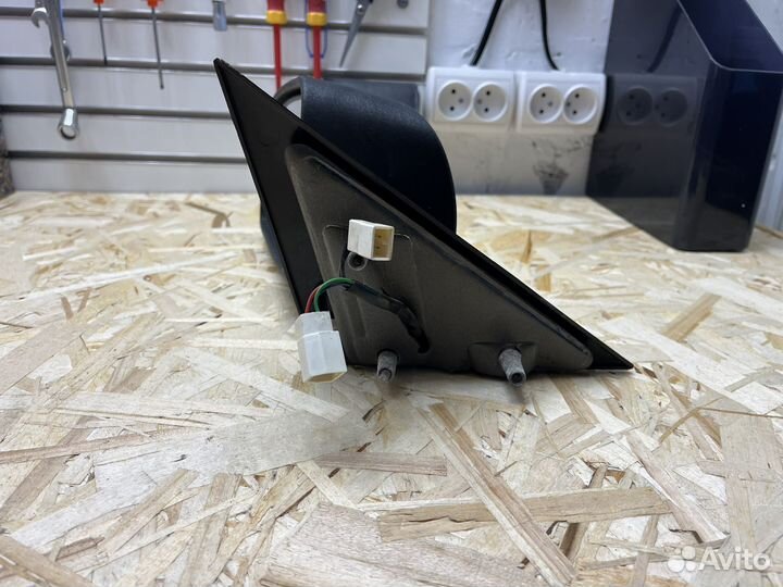 Левое зеркало priora