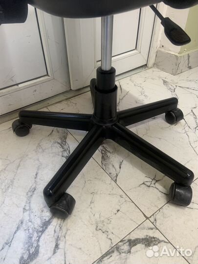 Офисное кресло