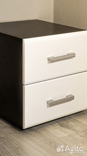 Тумба прикроватная