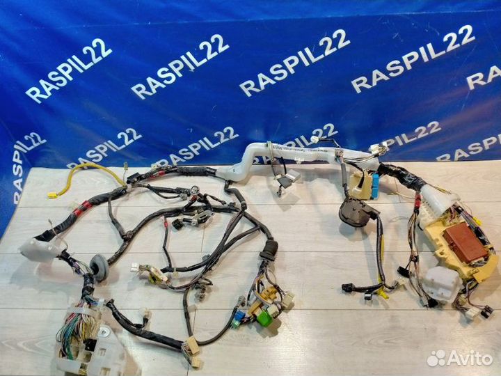 Электропроводка (коса под торпедо) Toyota Mark Ii