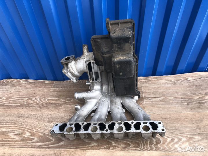 Впускной коллектор Митсубиси Каризма 1.8