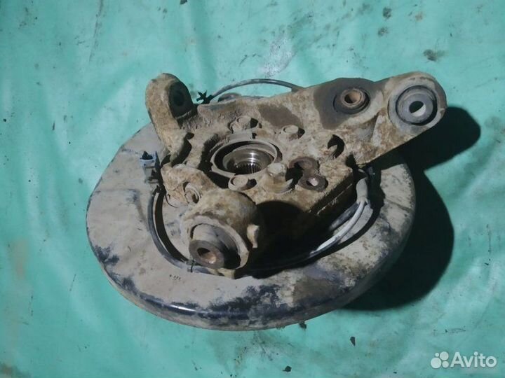 Кулак задний левый Nissan Murano Z50