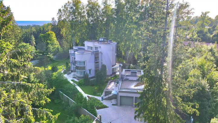 Дом 490 м² на участке 20 сот.