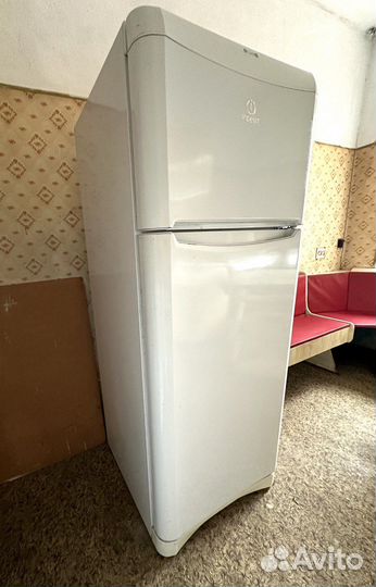 Холодильник indesit