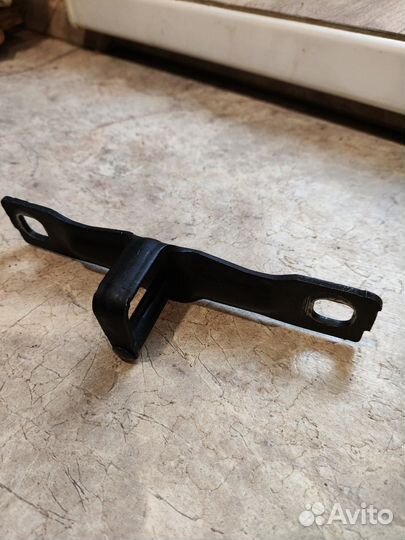 Ответная часть замка багажника oktavia a7fl